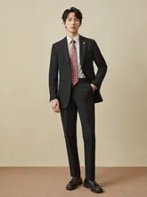 黒の高級感あるビジネススーツ【新郎・結婚式用・四季対応】（セットアップ対応）