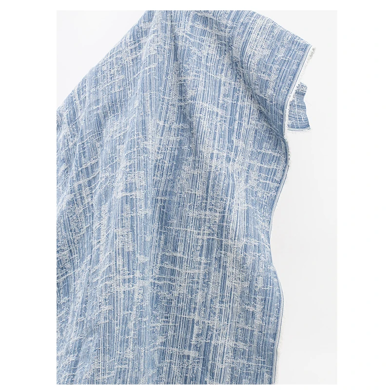 青いウォッシュドデニム生地：厚手提花タイプの手作り服装デザインに最適な素材