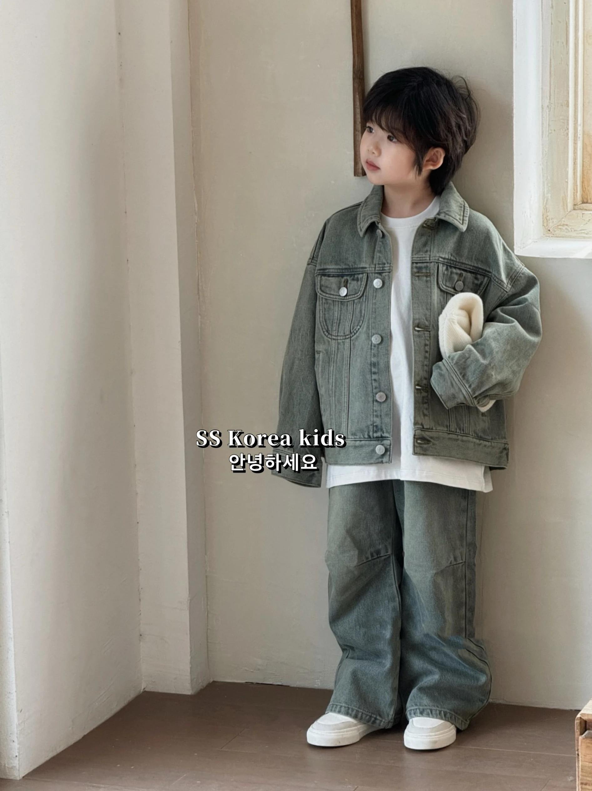 男の子用デニムジャケットとパンツセット：春秋のカジュアルスタイルに最適