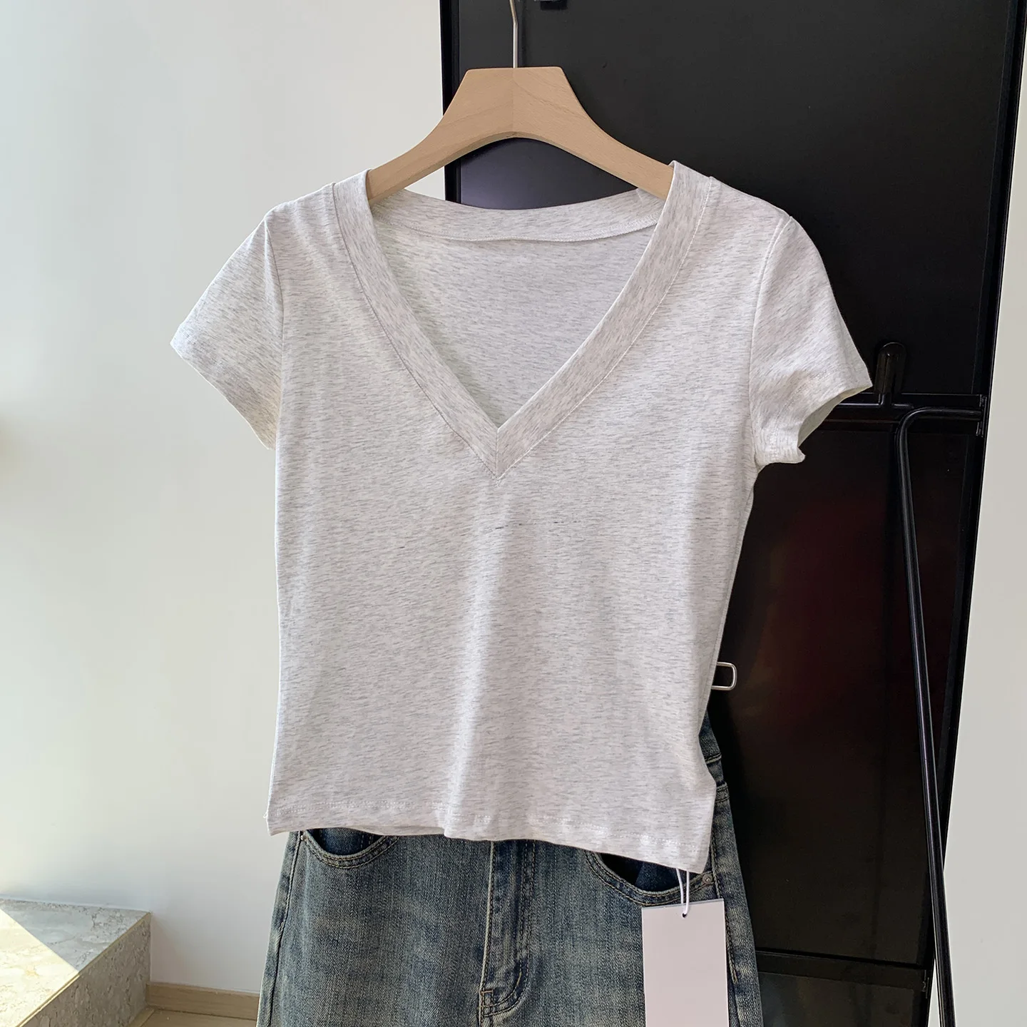 「CカップのTシャツ」はどんな感じですか？デザインやフィット感、価格帯まで徹底解説