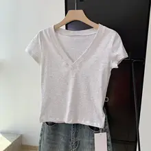 Vネックデザインのフィット感ある半袖Tシャツ【女性用・スリム効果・個性的なデザイン】
