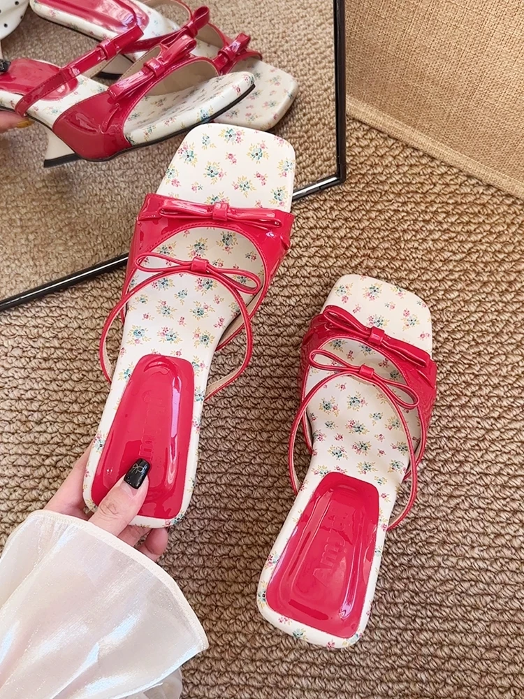 デートに履くサンダルはどんなもの？疲れのないおしゃれな選択肢を教えてくれるヒールサンダル