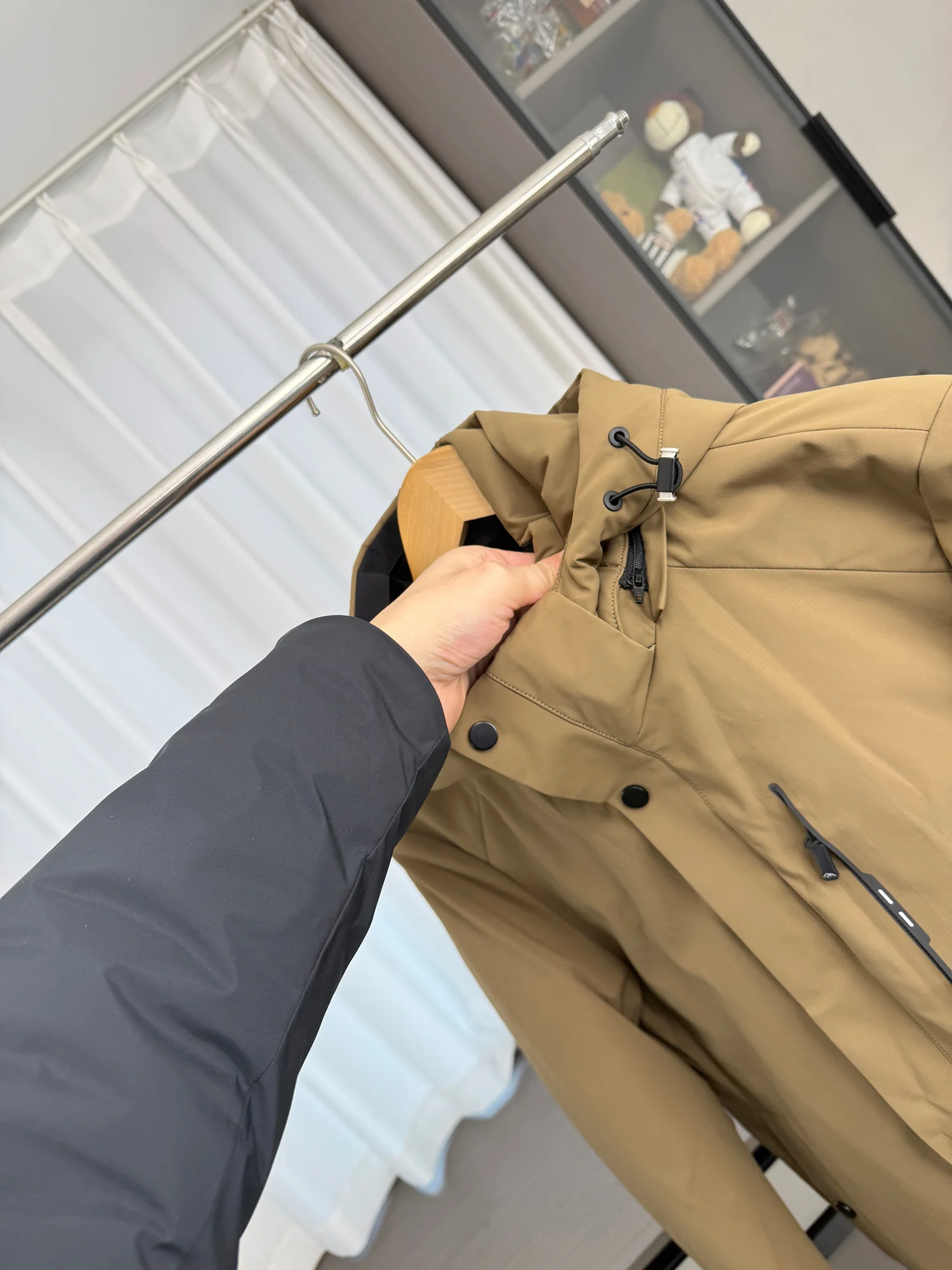 all weather parka とダウンジャケットの違いは？マウンテンパーカー 防寒 で寒さに強い理由とは？