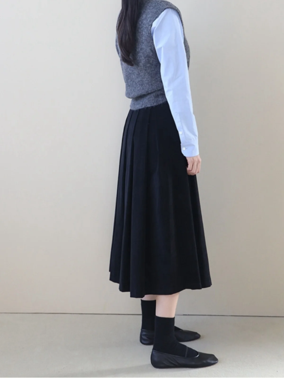 マーメイドスカート コーデ 完全ガイド｜春から秋にかけてのバランスと選び方