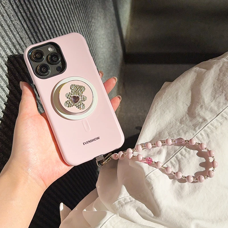 スマホケースストラップ付きは本当に必要なのか？女性に合うデザインと機能のバランスを解説