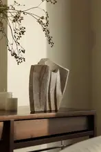 ユニークなデザインのアンティークスタイル花瓶【和風・栗石調・小物家具】