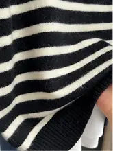 おしゃれなノースリーブニットベスト【秋用・黒白ストライプ・重ね着デザイン】