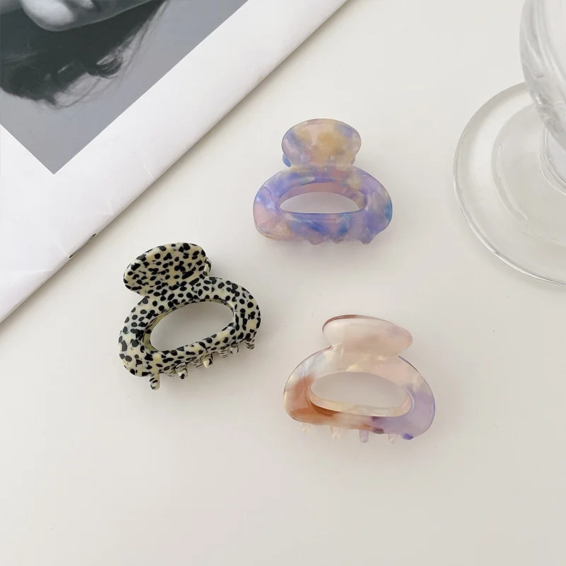 高いポニーテール用のカラフルなヘアクリップ：軽量オープンデザインで安定したスタイリングを実現