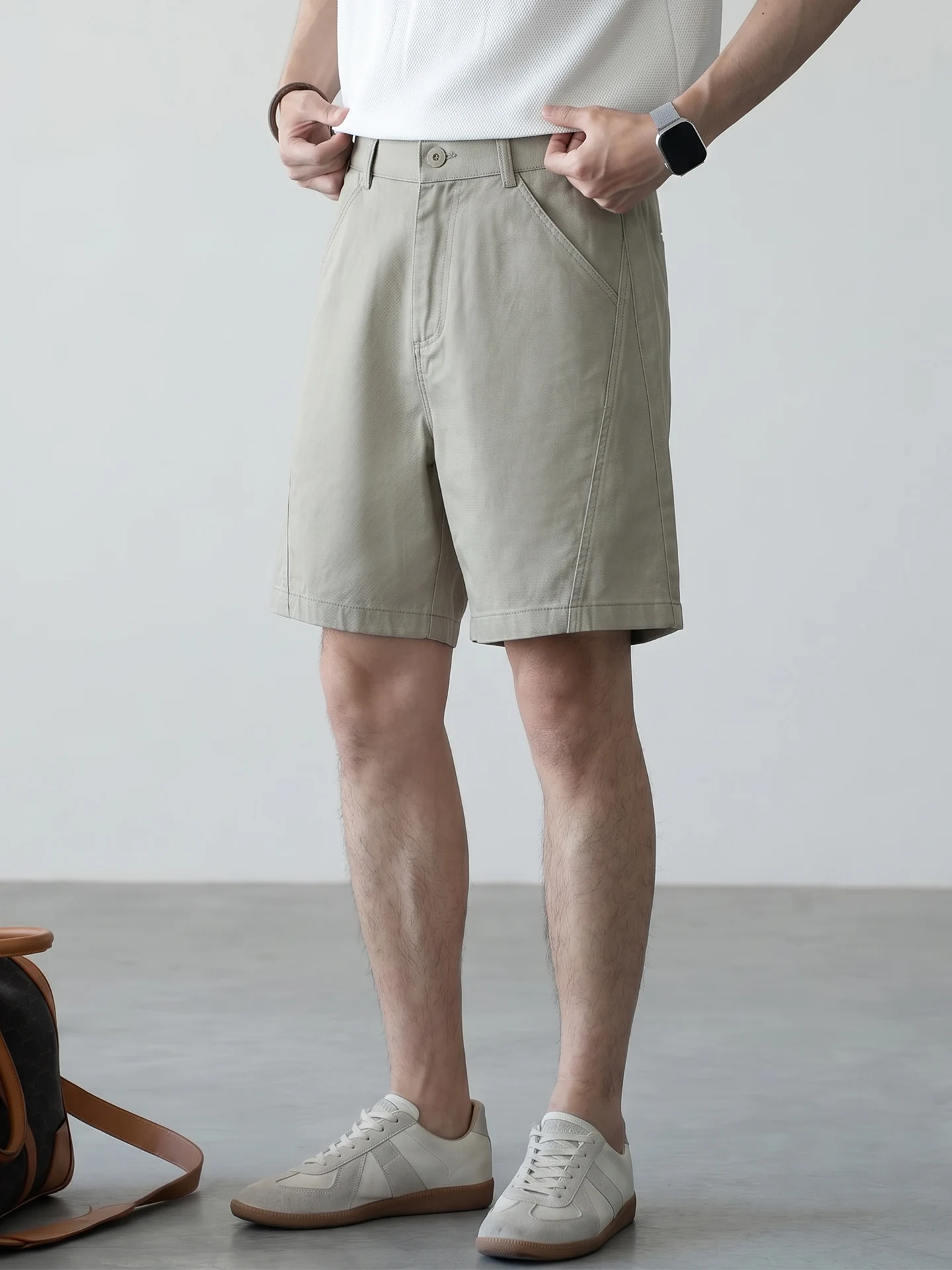20代から60代まで、夏のメンズファッションで「どうやってパンツを選ぶか」？