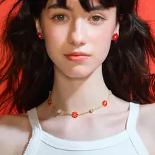 多彩な花びらデザインのネックレス【デリケートな鎖骨ラインを引き立てる・女性用・プレゼントに最適】