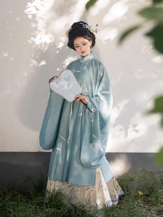 春にぴったりな長袖シャツ【軽やかな素材・爽やかなデザイン】