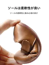 女の子と赤ちゃんのための子供の春の新しい柔らかい革の表面