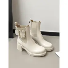 牛革製 高ヒールショートブーツ【クリスタル装飾・スクエアトゥ・黒・太ヒール・チェルシーブーツ】