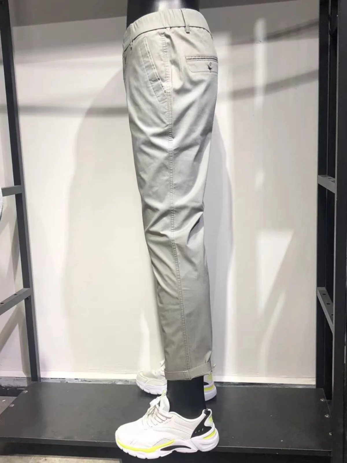カーゴパンツ メンズ コーデ 完全ガイド｜通勤・日常で失敗しない選び方