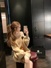 デザイン性に優れたオフショルダーのニットトップス【秋冬用・中長丈・不規則なシルエット】