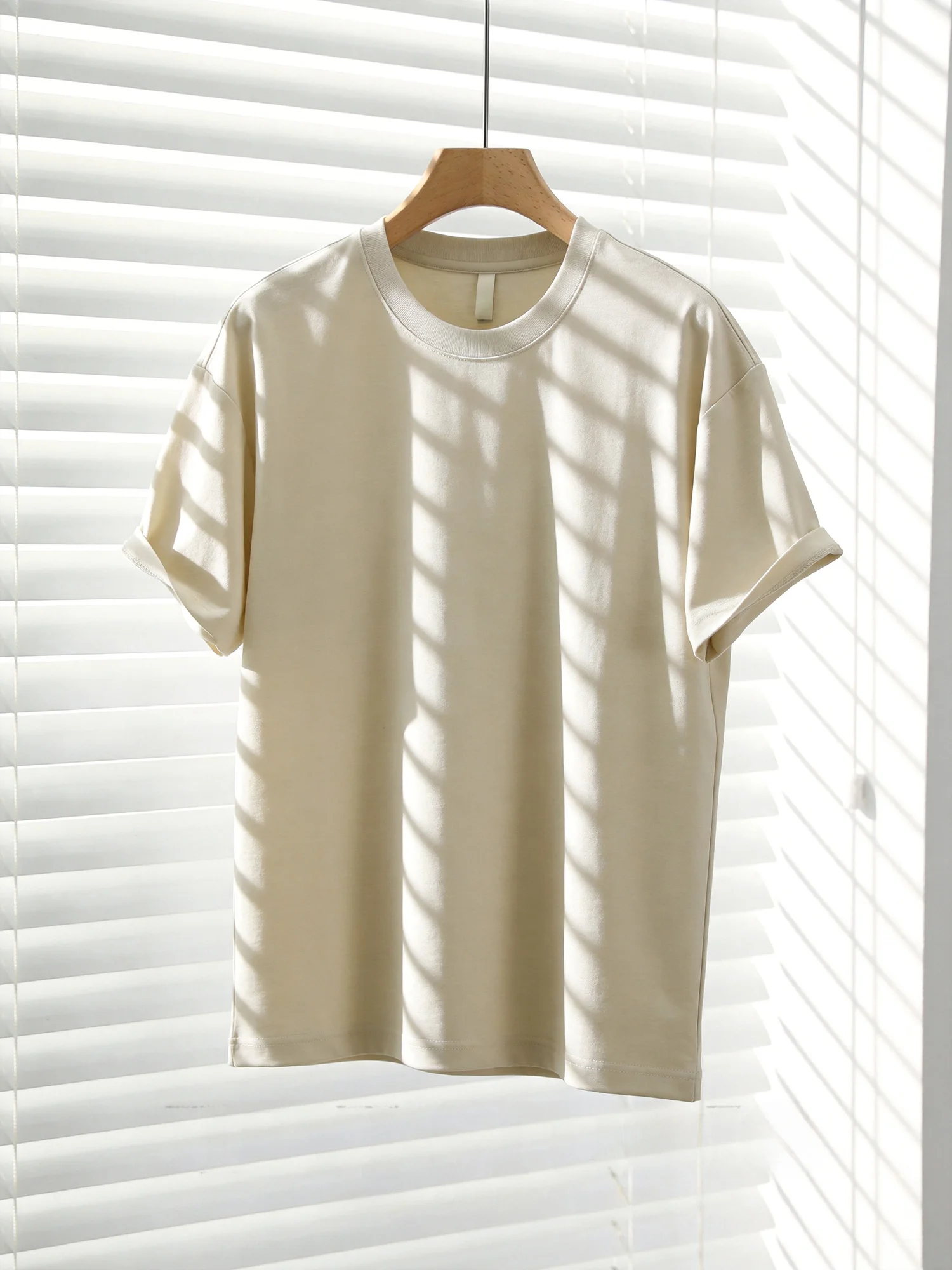夏のTシャツに迷っているなら、これで解決できる？「介乙」のシンプル無地半袖シャツがおすすめの理由