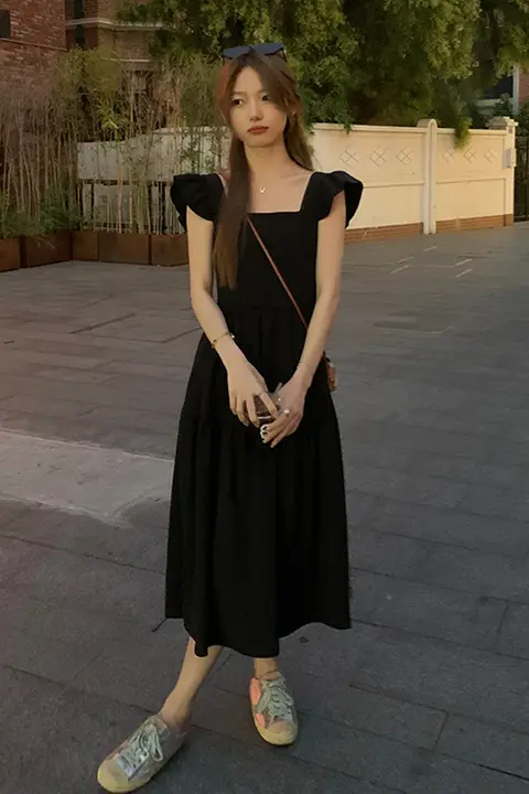 黒のフリルスリーブオフショルダーワンピース【Aライン・ウエストシャーリング・小柄向け】