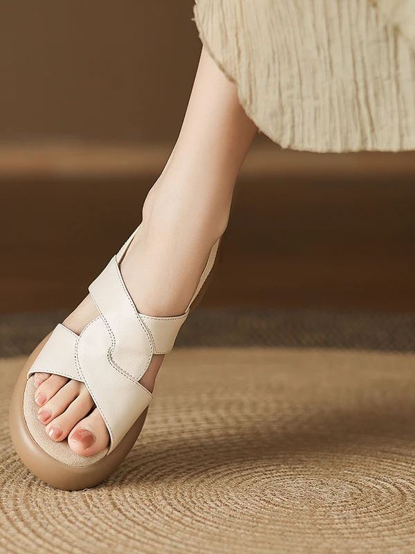 歩きやすいサンダルの選定基準：SP.SUNNY レトロ風本革クロスストラップサンダルの実用性と設計分析