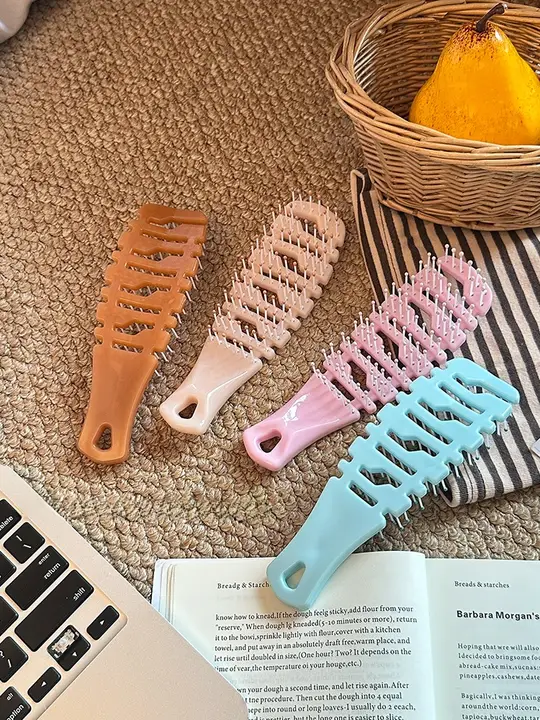 防静電効果のあるポータブル長髪用ヘアブラシ【女性用・マッサージ機能付き・美容】