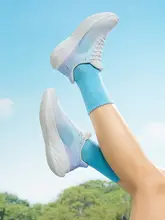 軽量で通気性のあるランニングシューズ【女性用・薄型・衝撃吸収・秋用】