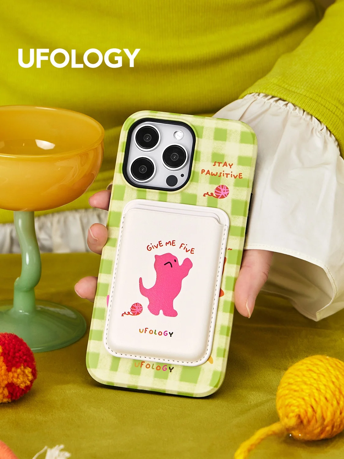 スマホにカードケースを貼るって、本当に必要なの？