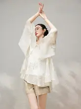 蝶の羽根刺繍の落ち肩フレアスリーブシフォンブラウス【ゆったりデザイン・インナーキャミソール付き】（セットアップ対応）