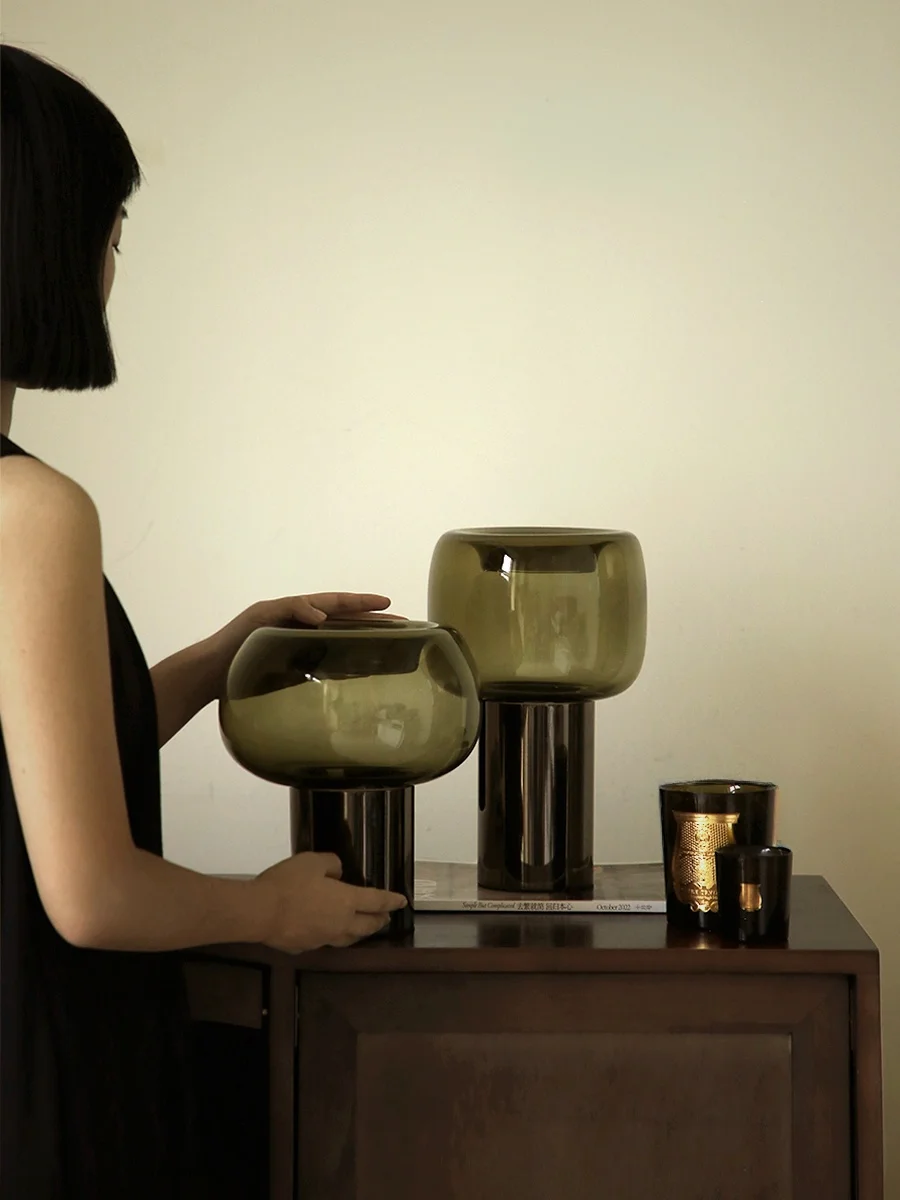 揃えるミニマリスト部屋づくりアイテム｜シンプルな花器選びの徹底解説