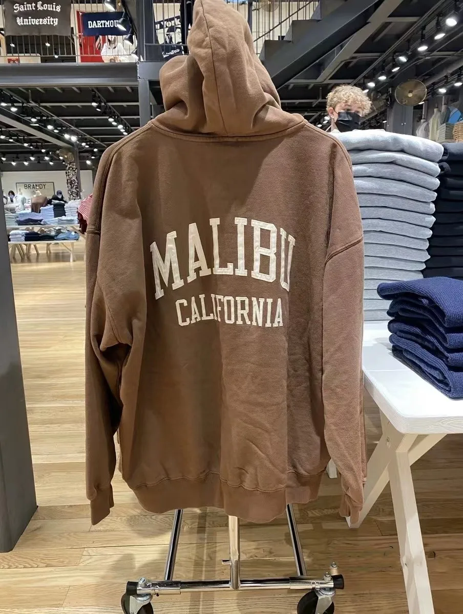 ナイ ロンマウンテンパーカーの実用性：MALIBU刺繍入りフード付きジップアップパーカーの性能と使用シーン