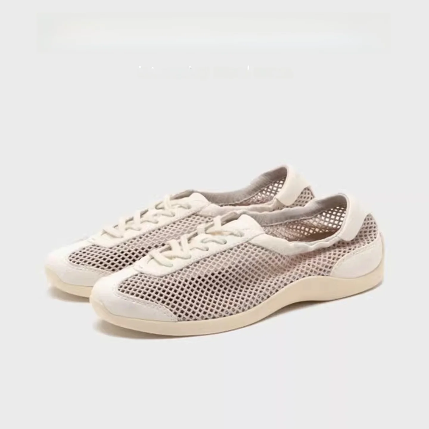 レトロメッシュバレエトレーニングシューズ：夏の通気性と快適性を実証する女性向け運動靴