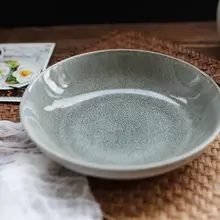 レトログリーン釉薬の陶器製西洋料理平皿【特長的な円形デザイン・ホテルやレストラン用】
