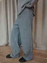 冷灰色のストレートタッチ加工カジュアルレザーパンツ