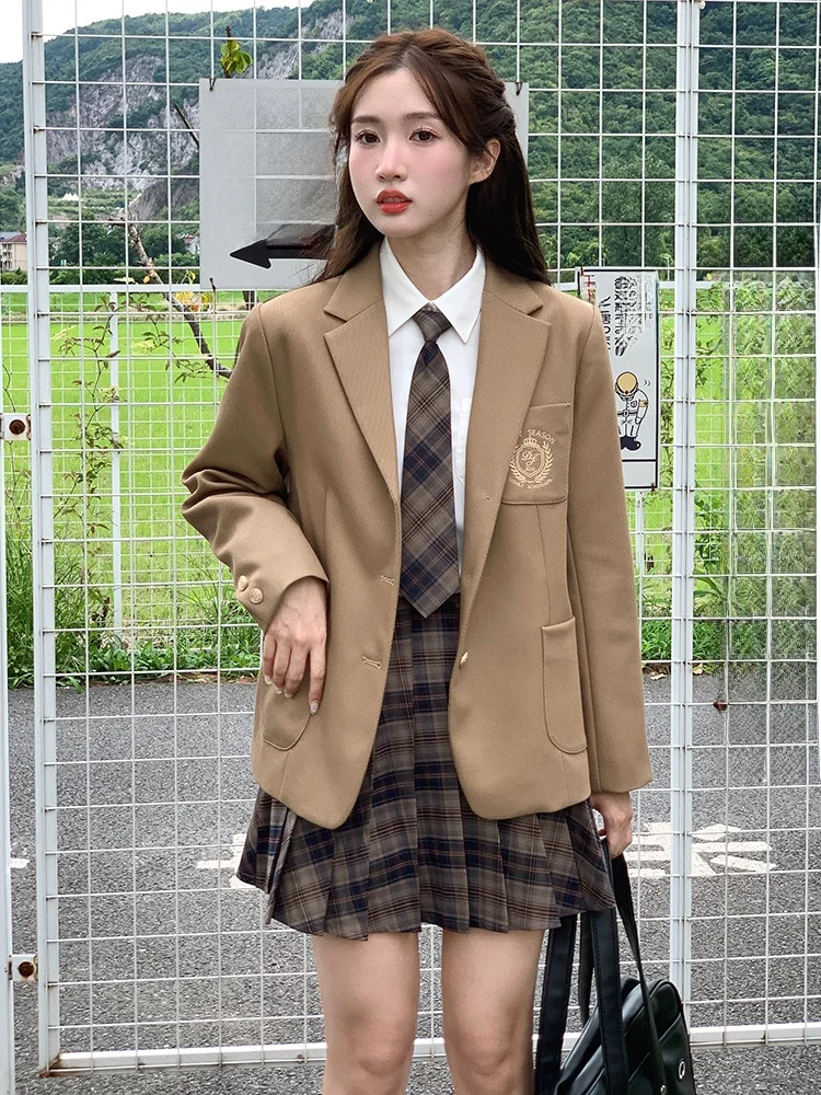 ボブに似合う服 中学生 おすすめ5選：カジュアルからフォーマルまで、実際の生活シーンで使えるスタイルを紹介