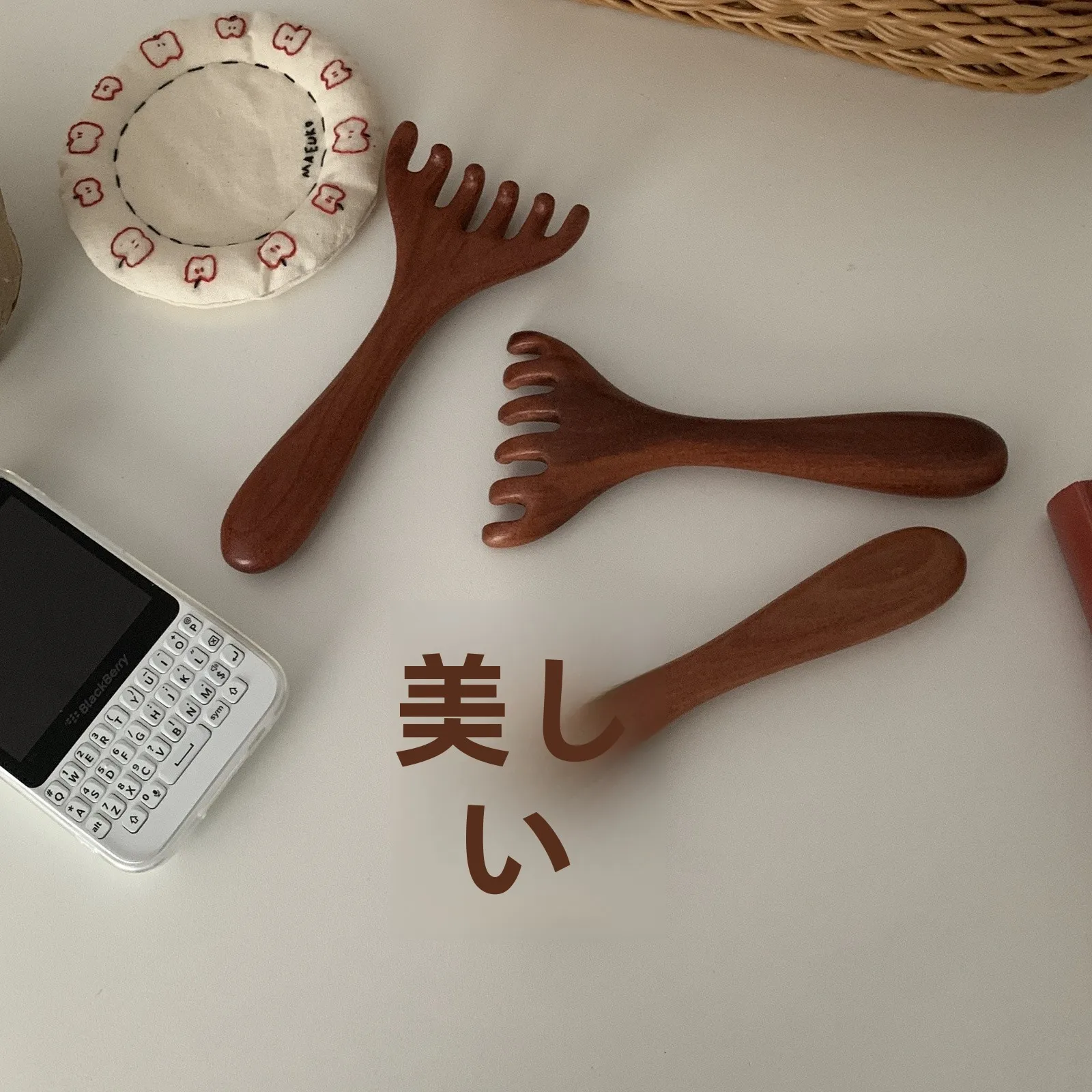 お灸 ツボ で体調改善できるの？頭皮マッサージコームが実は最強のツールとは？