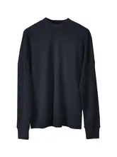シンプルなデザインのバックラインが特徴のゆったりとした長袖Tシャツ【女性用・クルーネック】