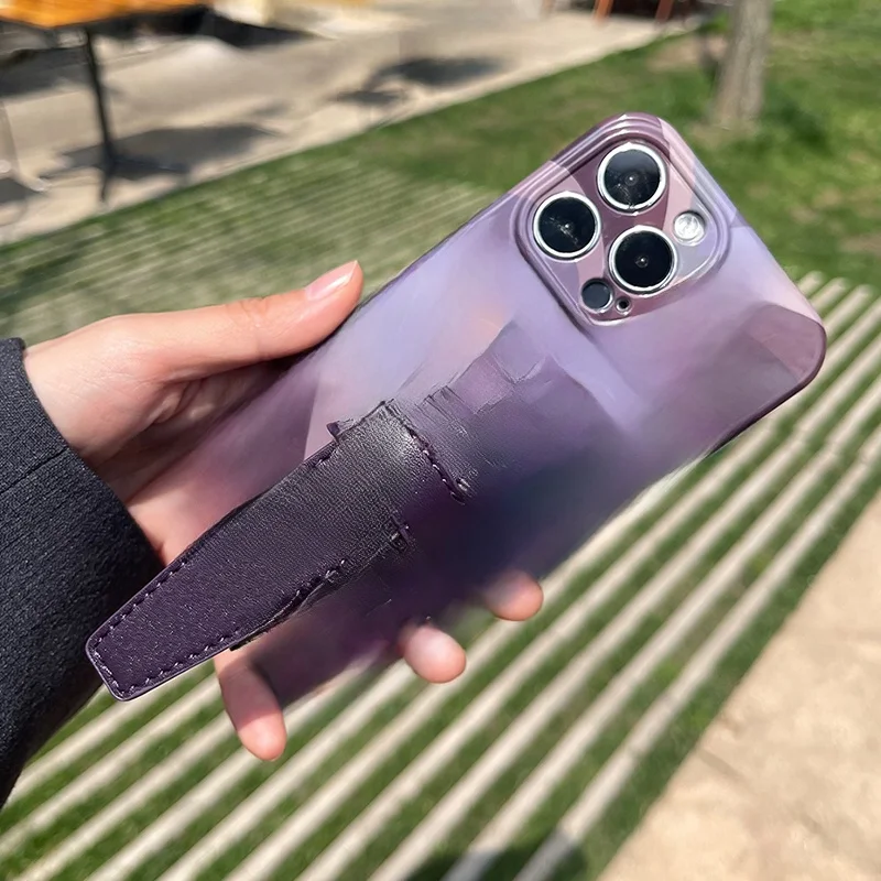 ナイト手袋にスマホが収まるのは、本当に小さいサイズなのか？