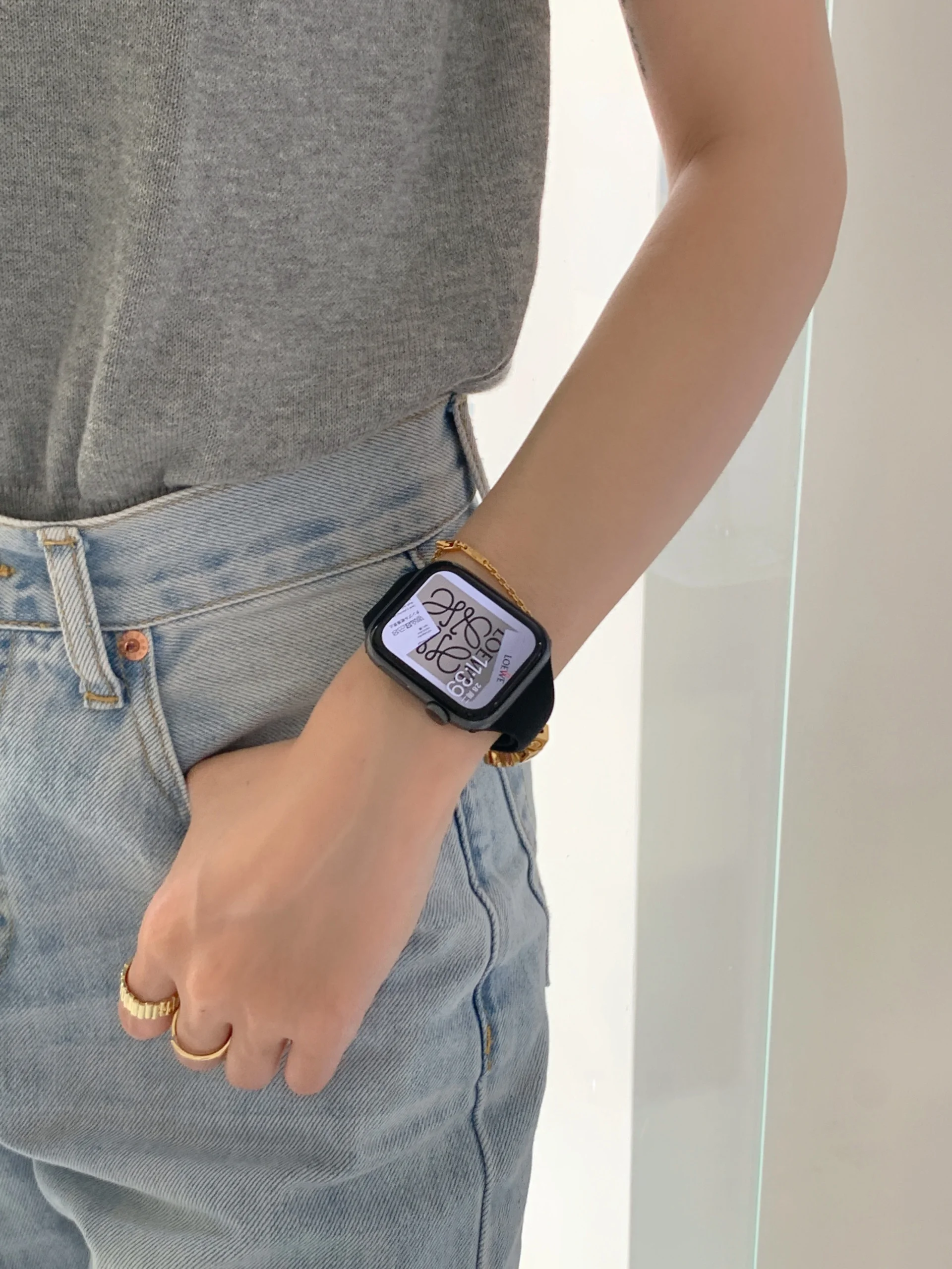 カジュアルスポーツシリコンバンド：iWatch対応のスリムデザインと多様なサイズ選択