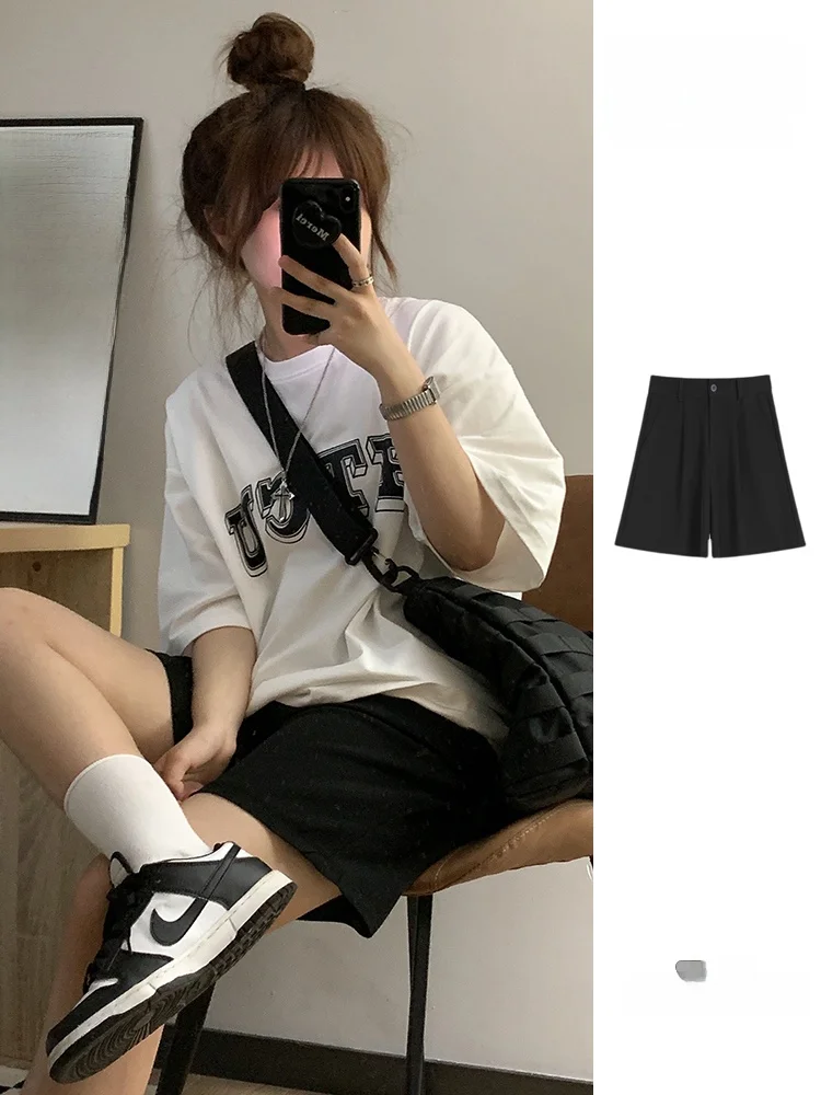 40歳のショートスタイルで通勤も学生風も叶える！カーキ色のショートパンツは本当におすすめなのか？