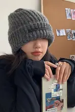 顔を小さく見せるニット帽【秋冬用・ブラック・耳あて付き・極上の柔らかさ】