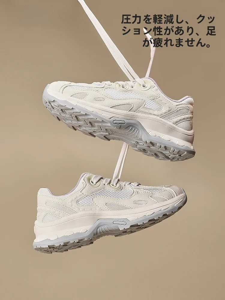 厚底女性スポーツシューズ：通気性と快適性を重視した日常使いに最適なモデル