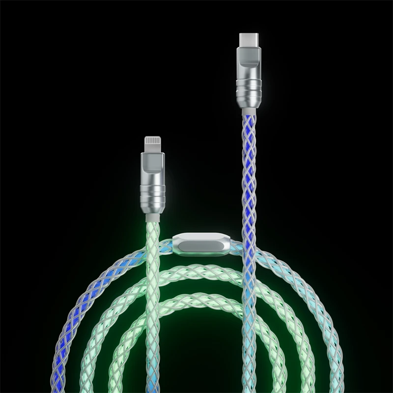 USB-CからLightningに変換するケーブルは、本当に必要なの？光るデータケーブルで答えを知ろう