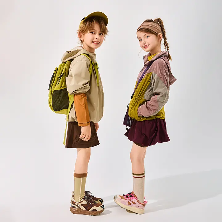 子供用スポーツシューズ【アウトドア登山・男女共用・春秋用】