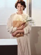 透け感のあるシフォン風デザインのワイドスリーブドレス【フリ pleated・フィット】