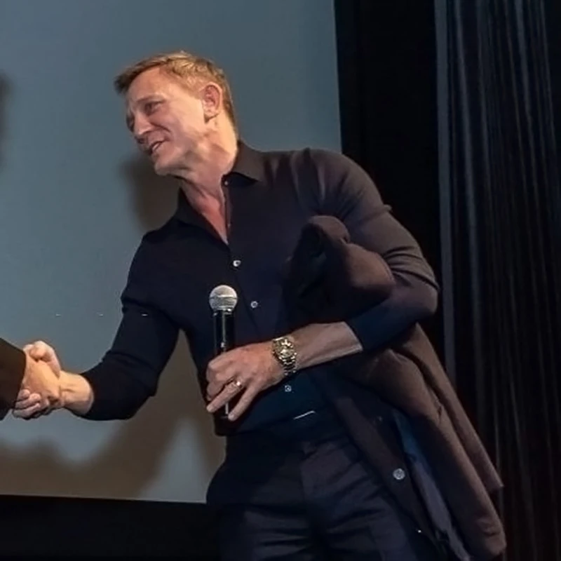 メンズレーヨンシャツの柔らかさとスリムフィットが実現する、M.JASONの長袖シャツ
