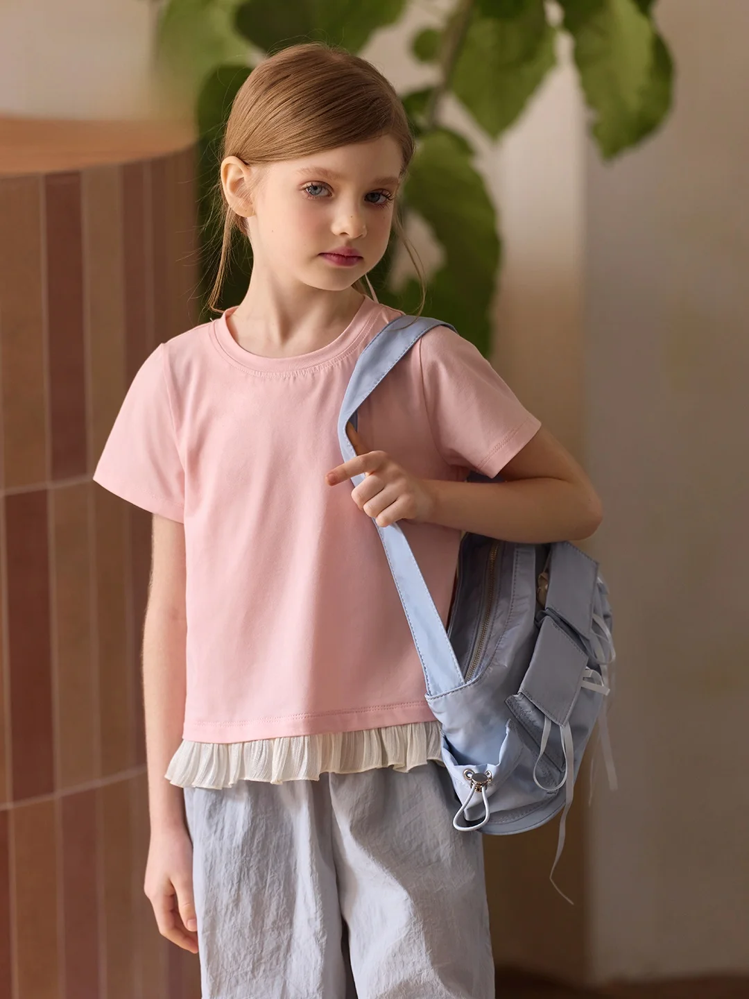 気温20度の子どもに着せるべき服は？夏の涼感Tシャツが意外とベストな理由