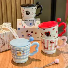 可愛いリンゴと猫デザインのマグカップ【フタとスプーン付き・陶器製・カップル用】
