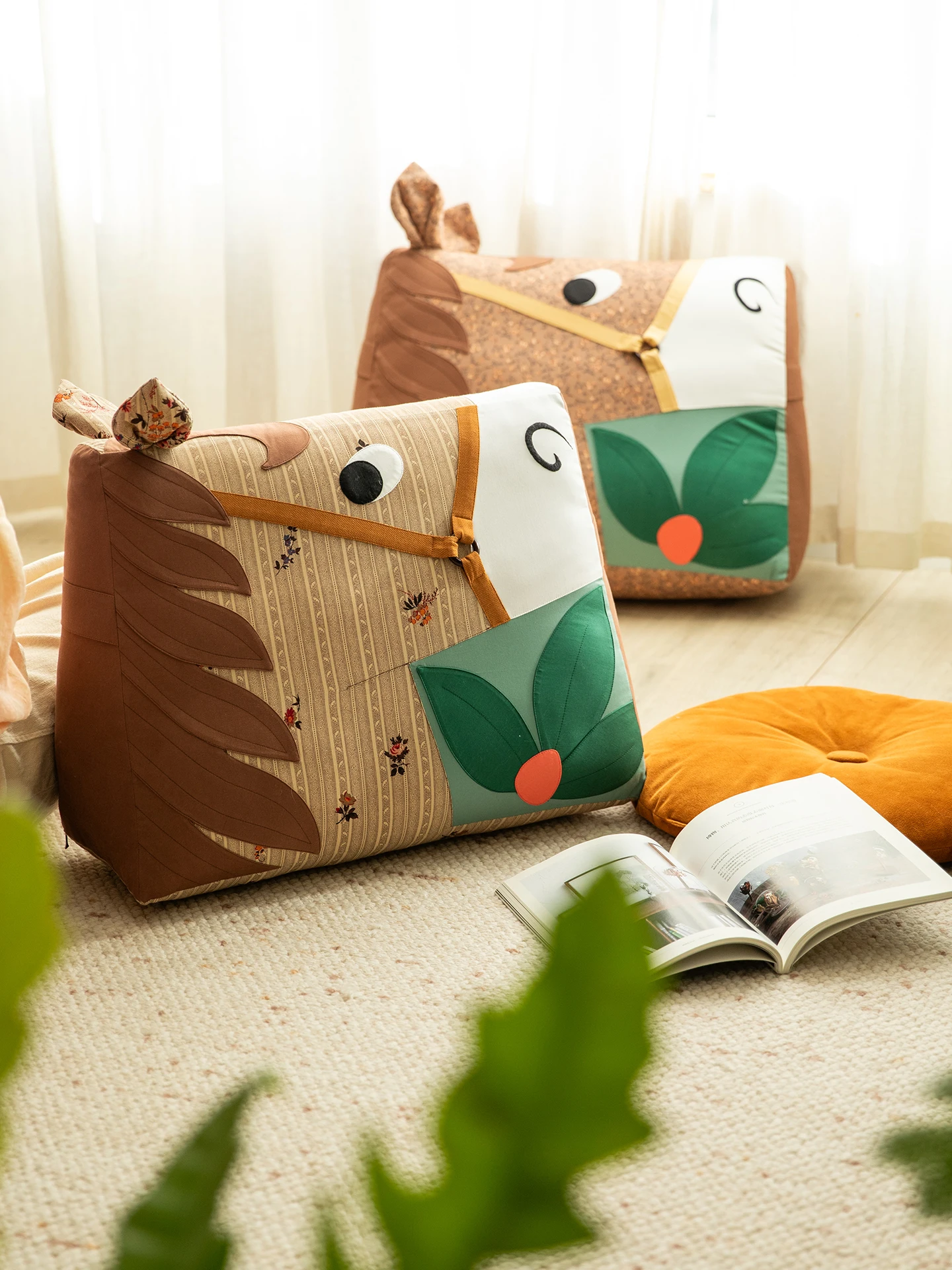 クッションの色の組み合わせで失敗しない方法は？小馬キャラのマルチカラーデザインが意外と人気な理由