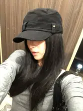 ブラックのベレー帽【レトロデザイン・スタッズ付き・ユニセックス】