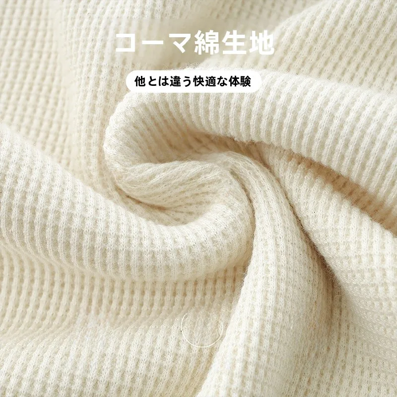 優しいクリーム色のヘンリーネック長袖Tシャツ：秋用フィットスタイルの実用性と着心地の解析