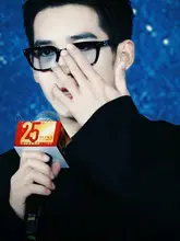 透き通るブルーのレトロサングラス【ユニセックス・四角形デザイン】