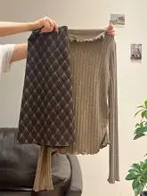 秋冬用 カフェブラウンのフリル付き長袖Tシャツとハイウエストチェック柄Aラインスカート（セットアップ対応）